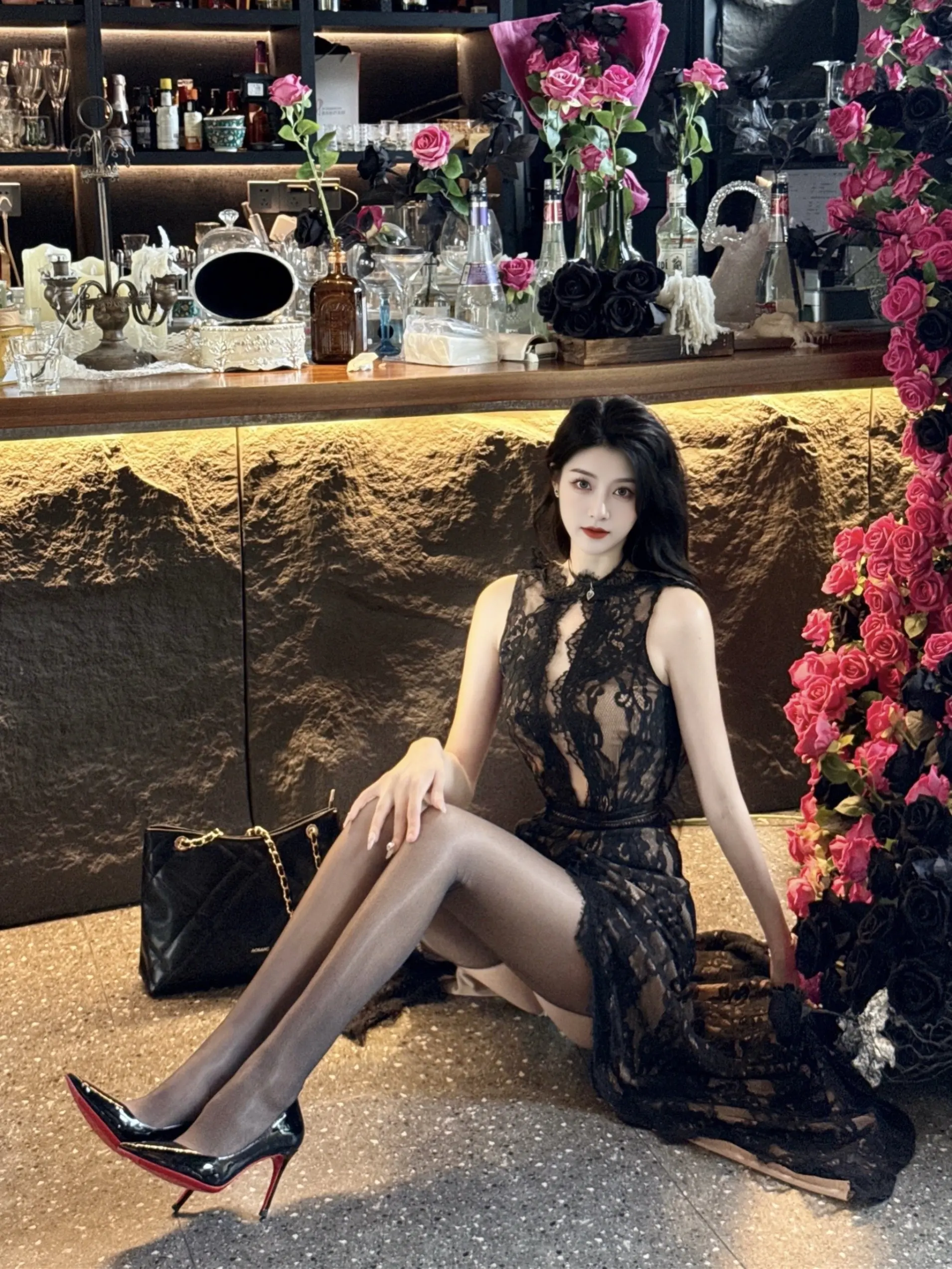 我坐在这里已经为这场约会买单了。