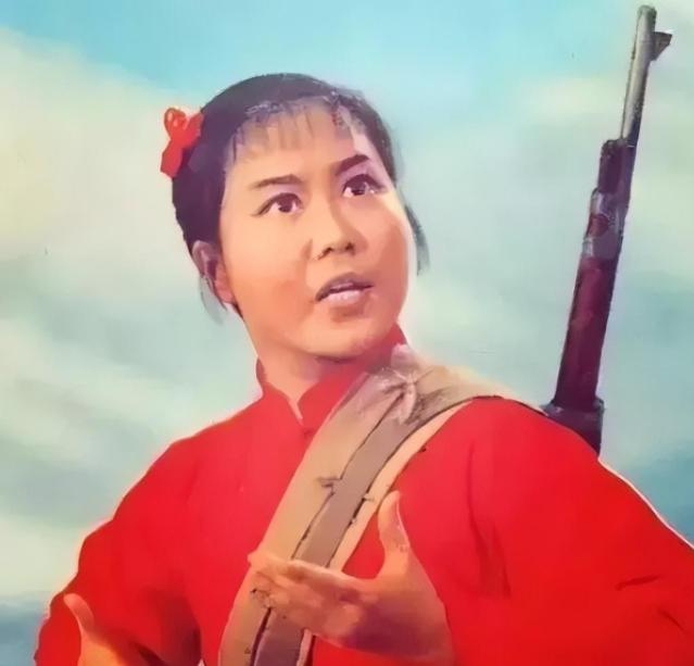 1988年，“小常宝”齐淑芳带领30名演员留美不归，背叛祖国抛弃丈夫，并恶狠狠对