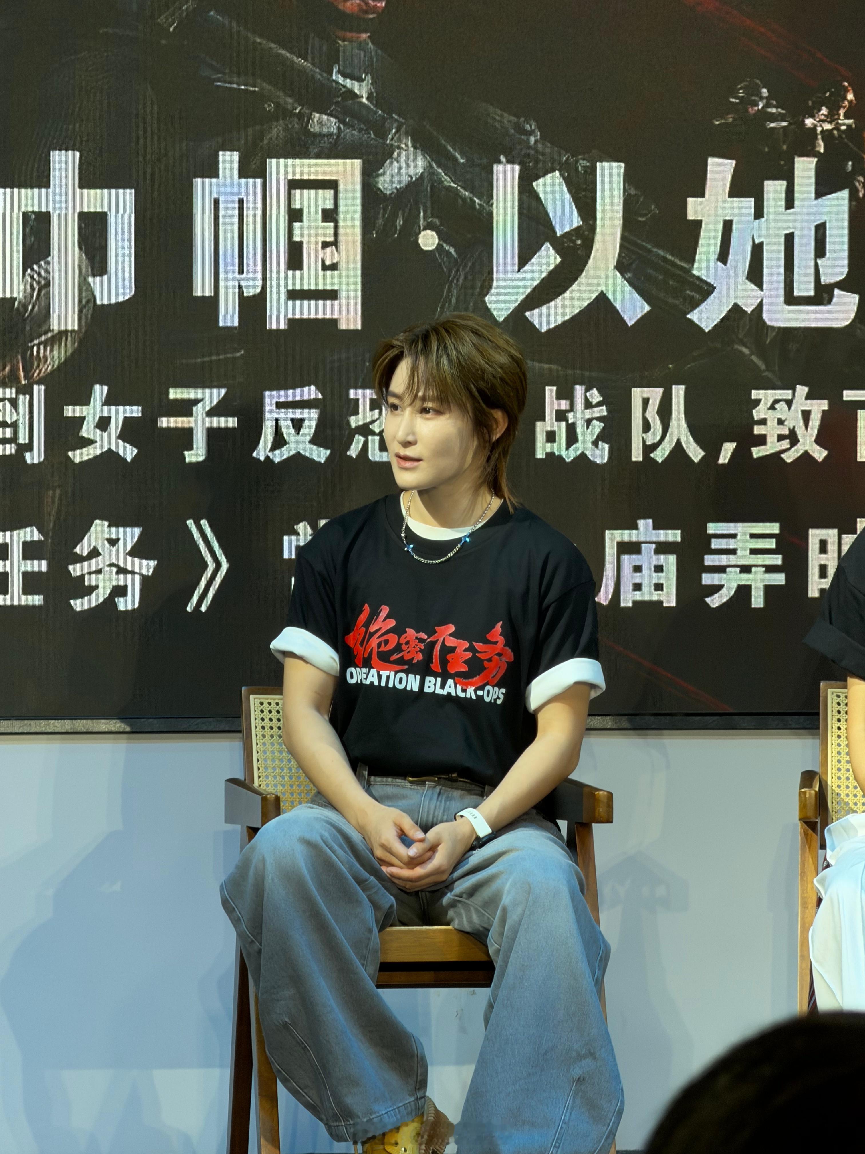蒋璐霞谈女性力量绝密任务常州路演蒋璐霞在常州路演舞台分享拍摄心路，诠释并肩作战的