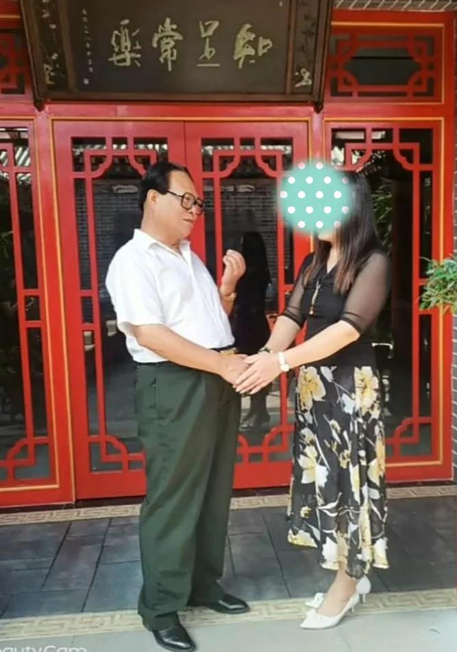 江泽民的特型演员卯秋民

卯秋民是来自民间的一位特型演员，他也只在舞台上扮演过江