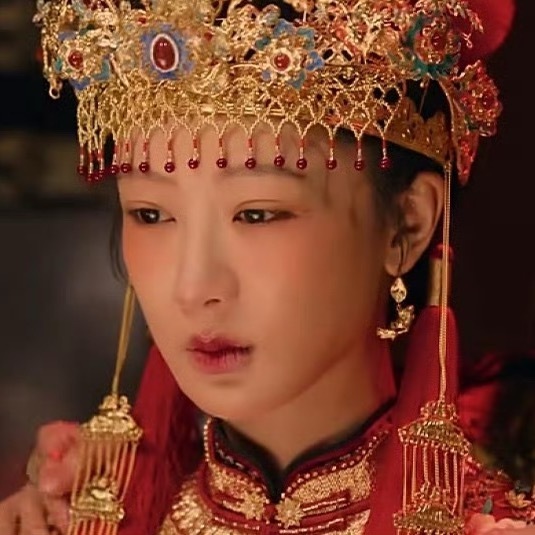 杨紫玉兰花开君再来首发预告杨紫《玉兰花开君再来》的妆造和赵露思代言游戏的鬼新娘氛