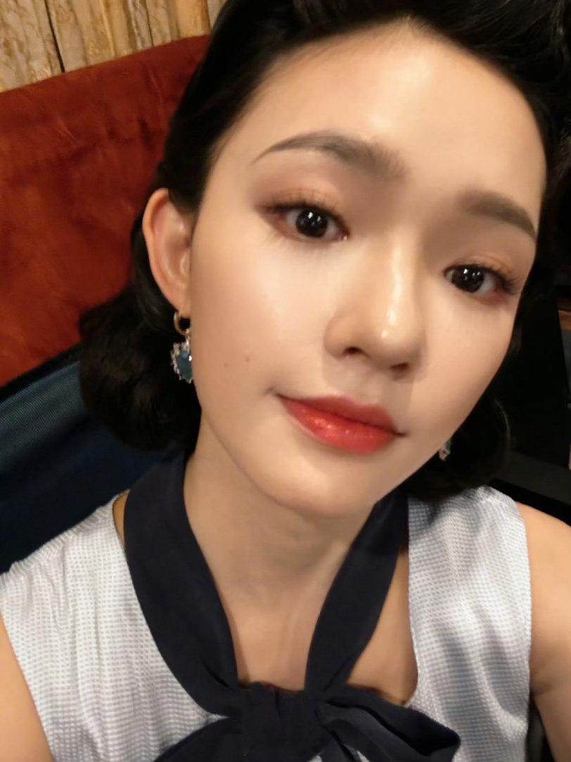 林允手臂肌肉线条林允的手臂肌肉线条打破固有审美，不是柔弱纤细的类型。肌肉线条清晰