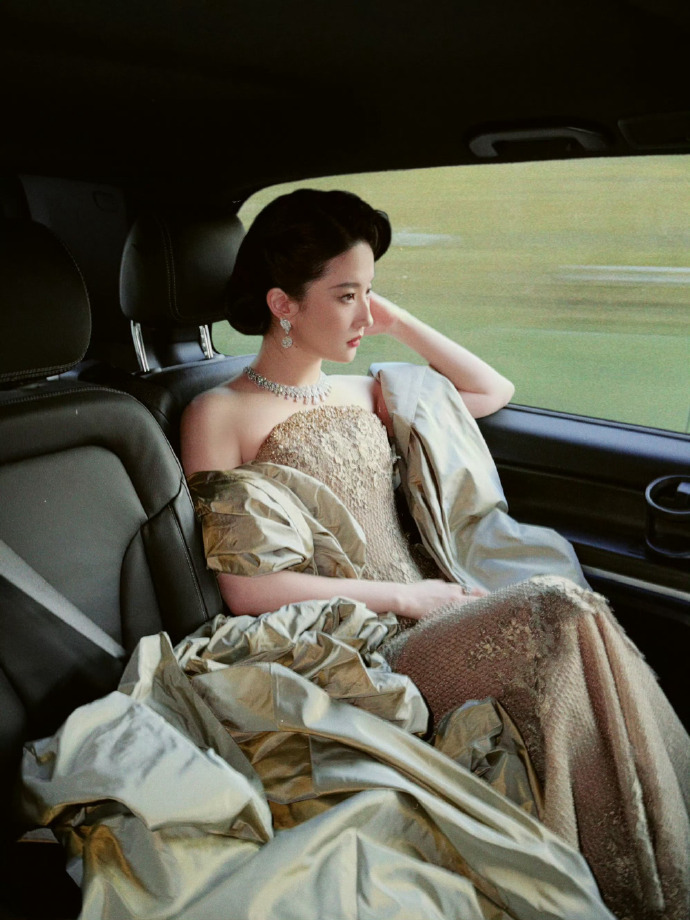 刘亦菲车内大片 刘亦菲也太美了！ 刘亦菲作为智界代言人，智界赢麻了！ 