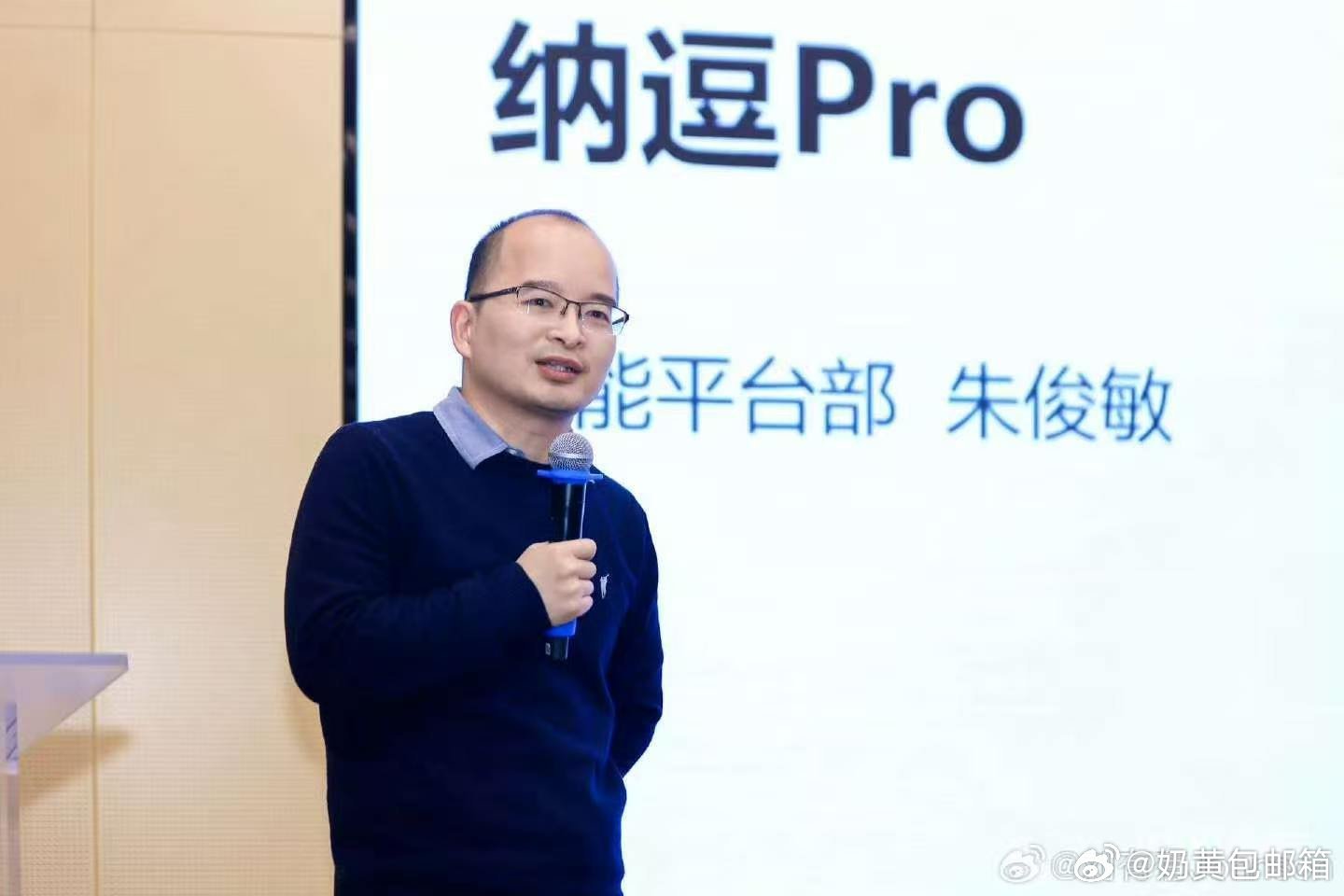 不得不说桃的布局太有意思了！一边用纳豆Pro助力创作者，降低拍摄成本，让更多好创