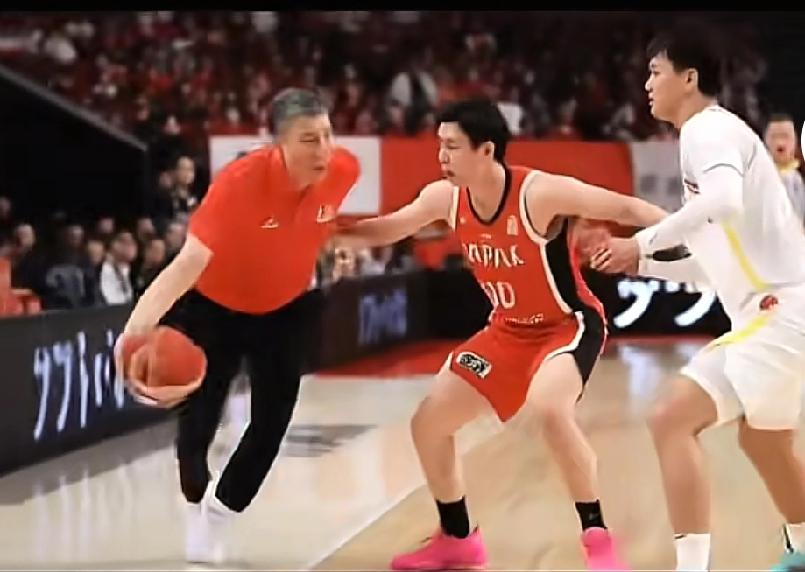 球迷给郭士强捣蛋：抢断后扣篮得分，真的不知道这意味什么吗？

国家队二连胜是好事