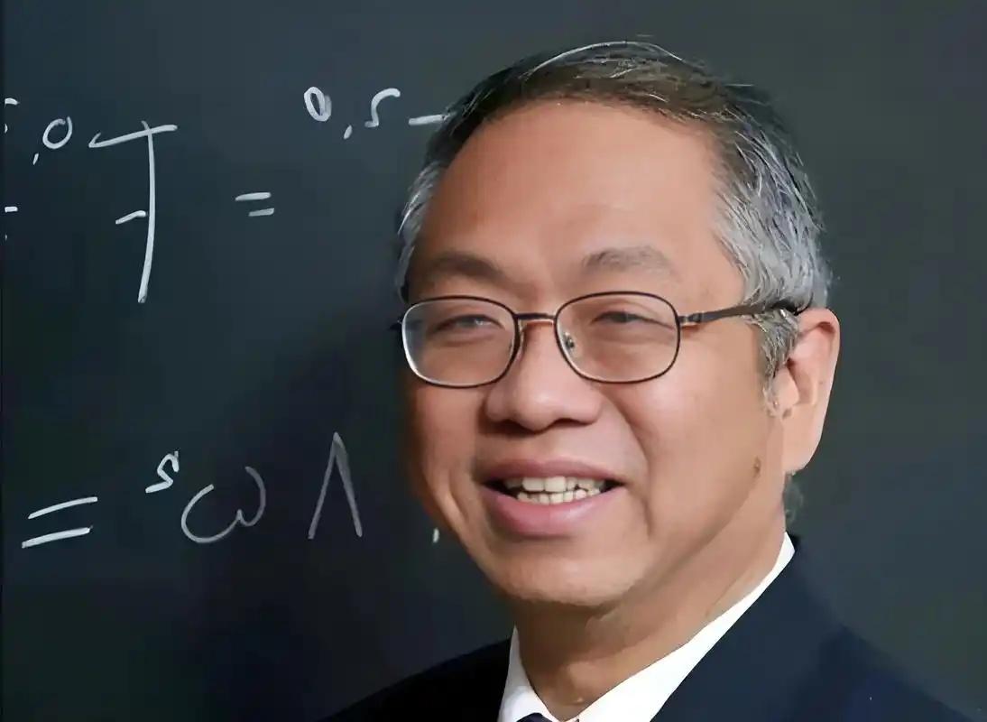 据网传内容，丘成桐说过一句让全网炸锅的话:中国数学不如美国上世纪40年代。更扎心
