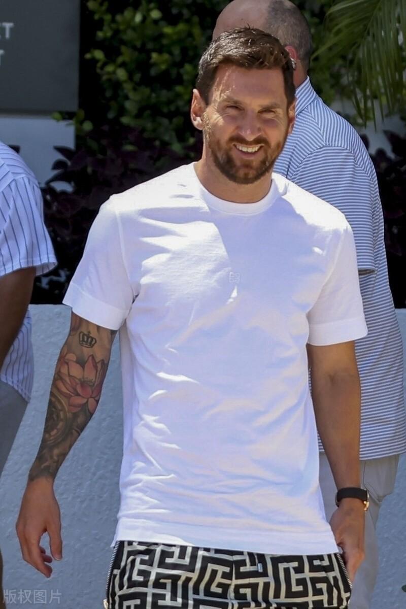 梅老板，能否低调点啊？手表不敢想了，也别整的人裤衩也穿不起啊！[捂脸][捂脸][