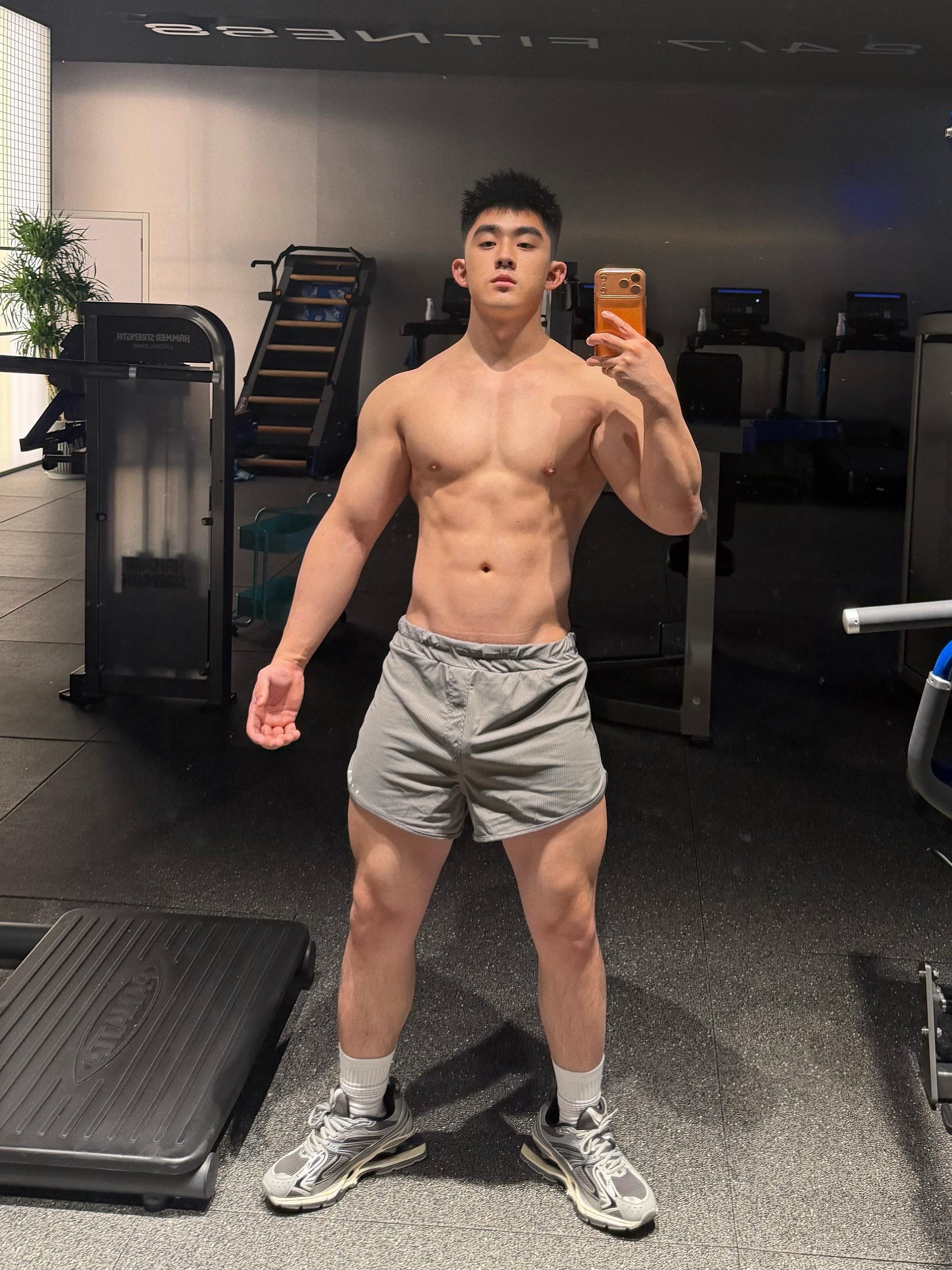 健身房打个卡吧💪。