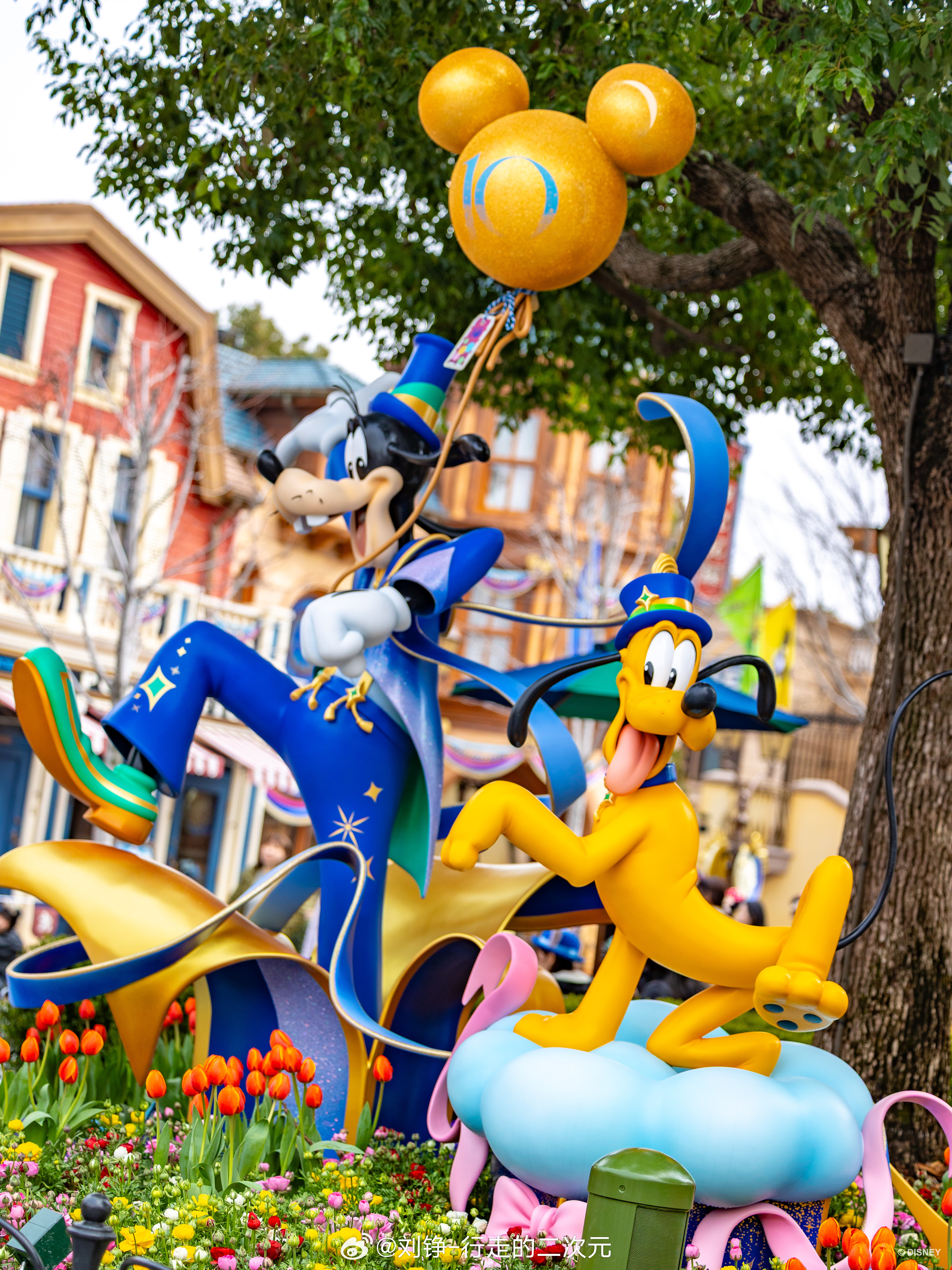 作为一枚带娃走天下的旅行博主，最近被全网迪士尼朋友都在跳刷屏了！看到米奇和玲娜贝