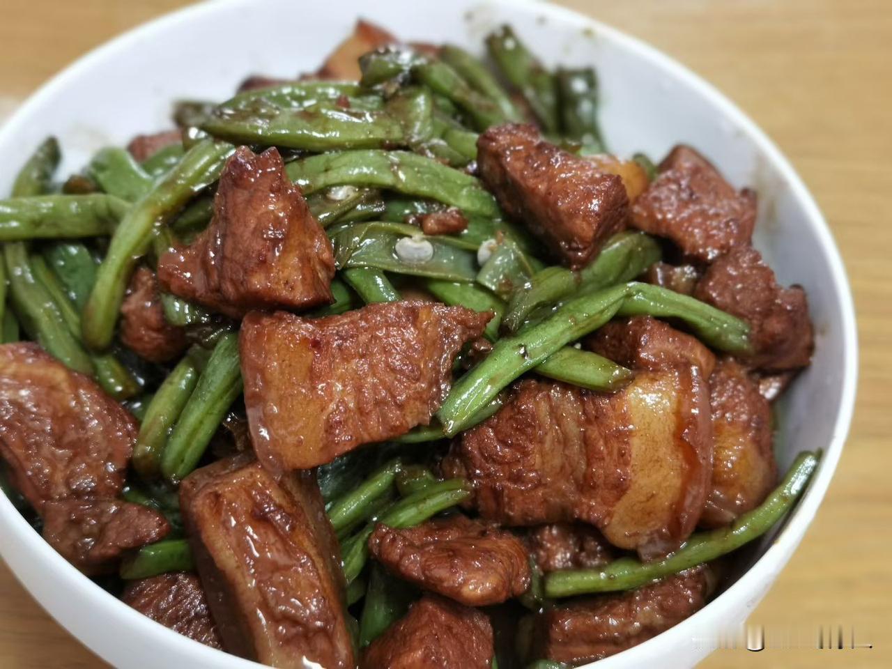 还是小时候的味道。这是八十岁的老妈非要给我做的。这么多年过去了，还是妈妈的味道。