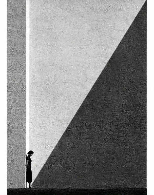 一个人若没有独立的人格，别人一个眼神，便可以把你关进心牢里，别让自己的灵魂，一辈