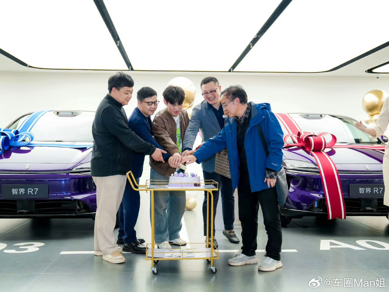 896线版智界R7发布即交付太久了，我们见惯了新车发布会把参数吹上天，转头就让用