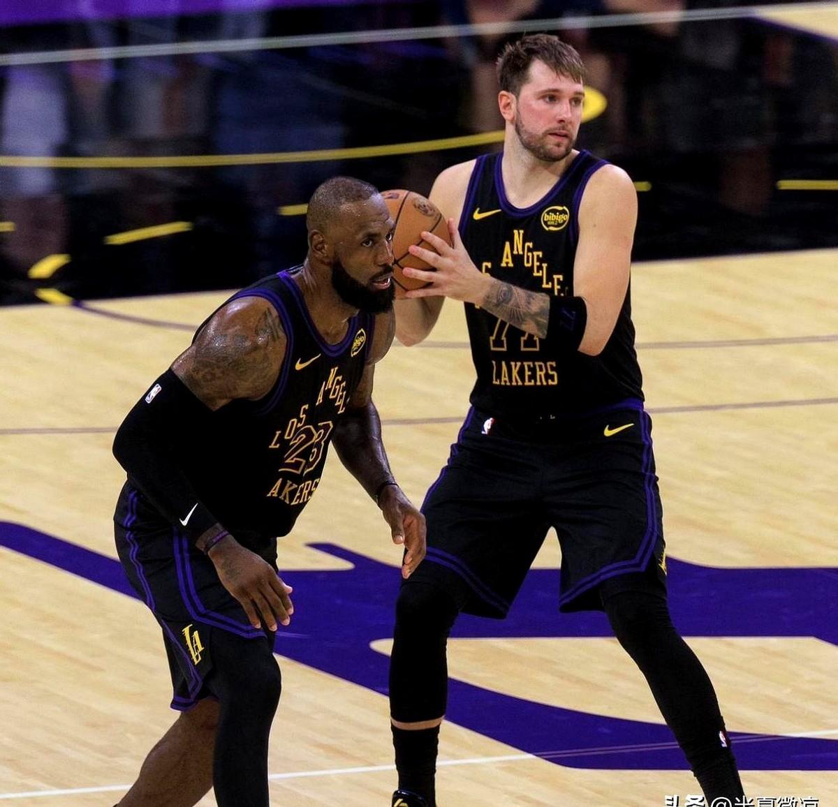 骑士输给湖人，真不是演戏，也不是实力不行。

湖人这边简直是玩命！落后18分，老