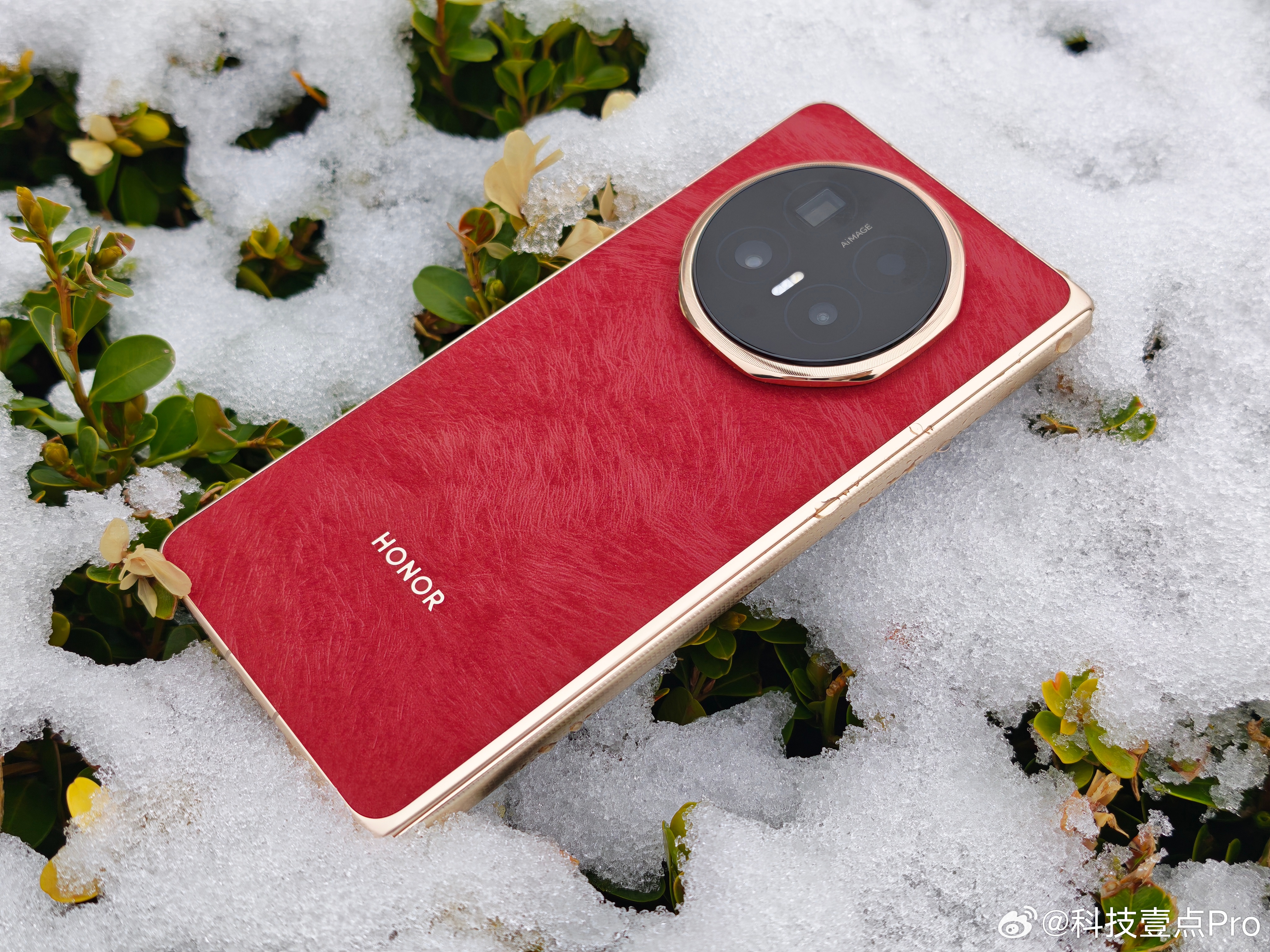 济南前些天气温都到20多度了，结果昨晚又下了场大雪，真是春如四季今早带着荣耀Ma