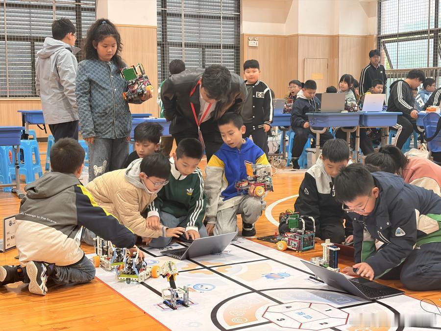 【合肥蜀山区这场青少年机器人比赛夯爆了】近日，2026年蜀山区青少年机器人比赛开