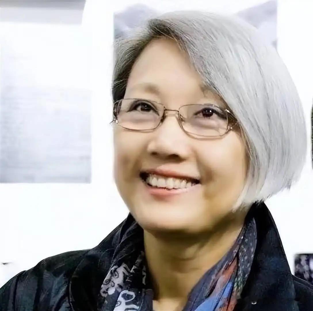 网友说，当年北京大才女刘索拉跑到美国黑人圈子里，沉浸式体验和学习黑人的蓝调音乐。