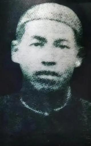 1982年，四川挖出一具神秘遗骸，脚上缠着七公斤重的粗铁链，脚踝还被四颗大铆钉死
