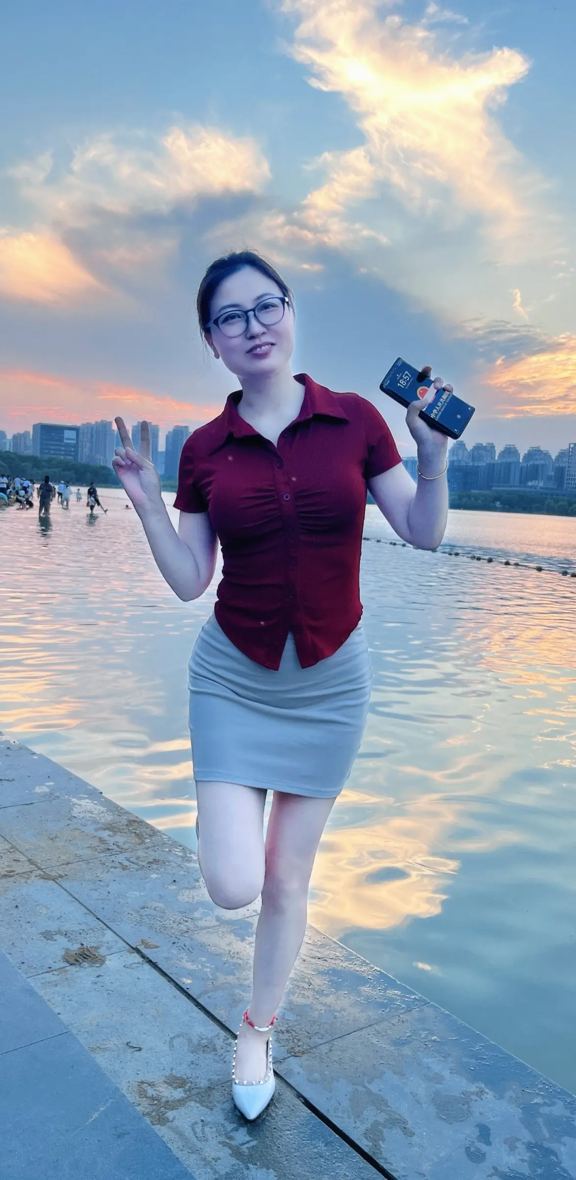 夫妻是什么? 是这世上，唯一没有血缘，却愿意把命交给对方的人!