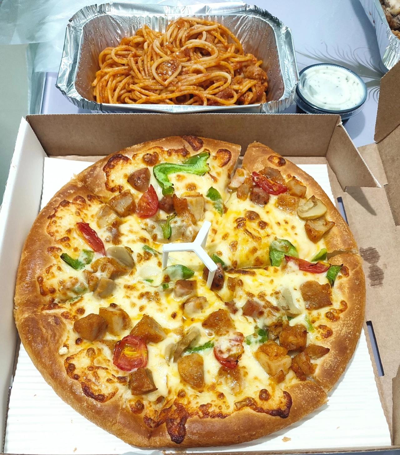 我想躺平，躺的直直的[捂脸]
我可以一个月不出门，
只要家里有网有吃有喝就行[呲