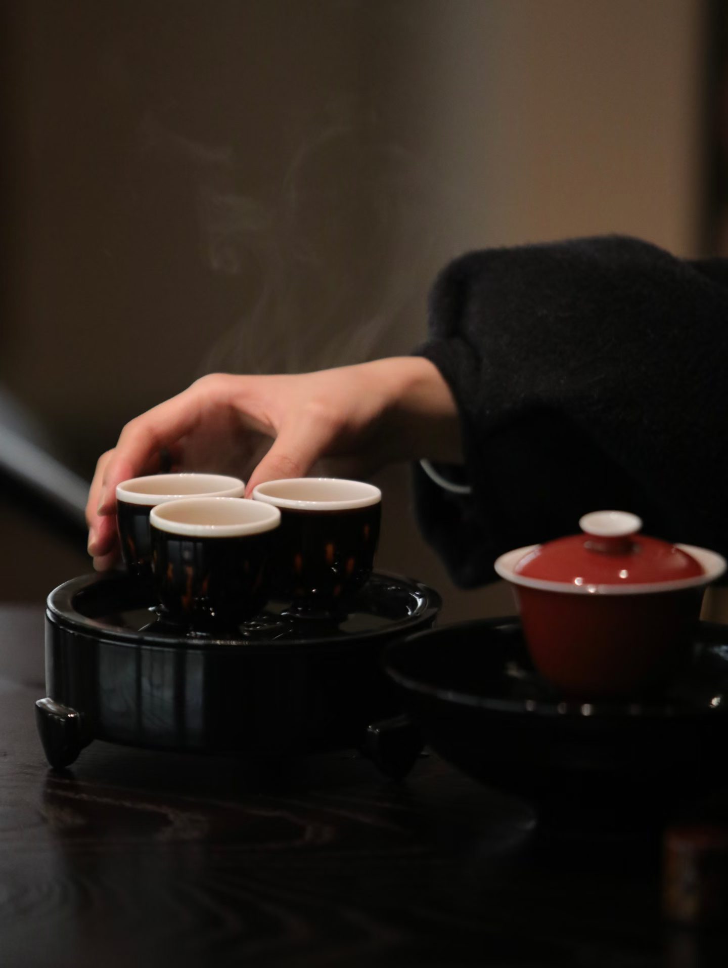 品茶赏器交友  按自己的心意沏茶，便是茶意人生。 