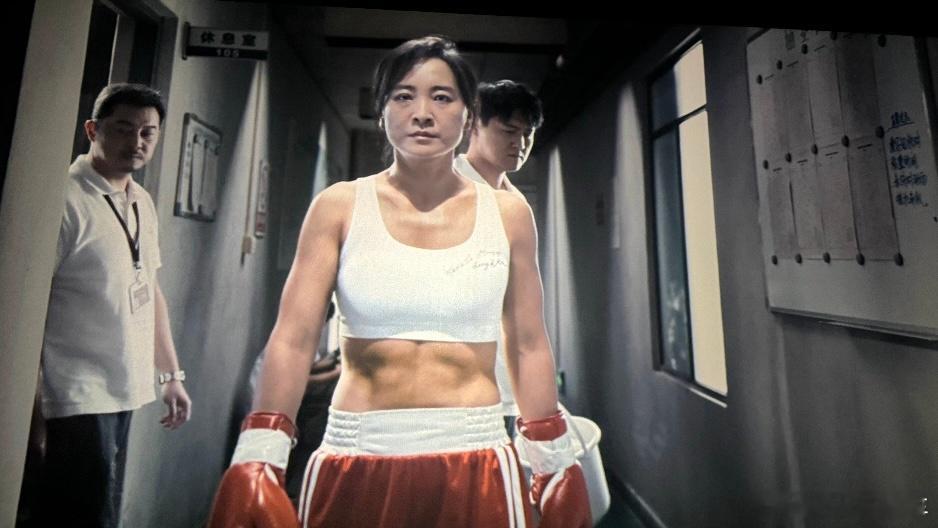 #贾玲 真的震撼#贾玲真的是个狠人，respect[作揖]虽然我看剧照觉得这腹肌