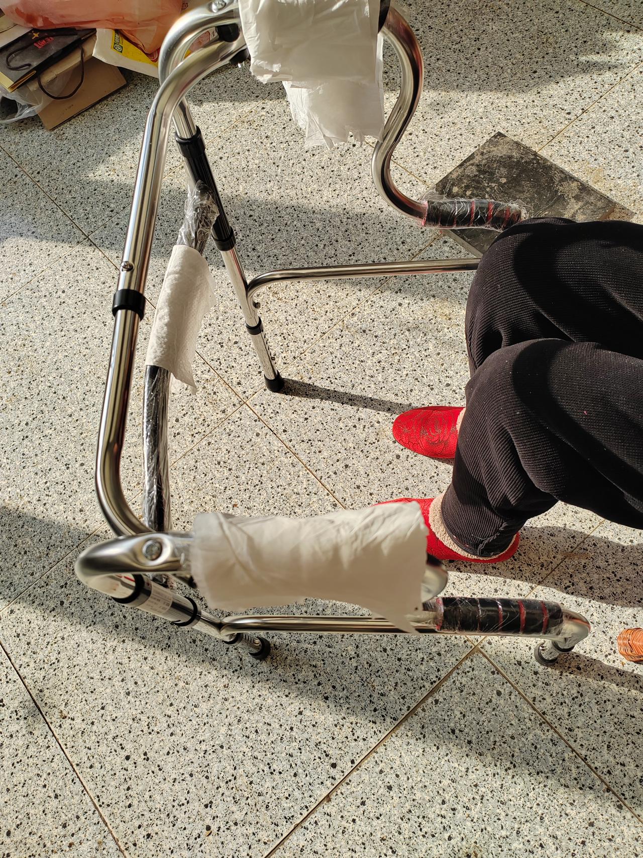 今天把婆婆接回来了，12月16日报道，人老了九十多了，老是在女儿家住着不是个事，