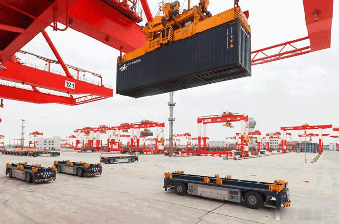 【华为将加速重卡电动化】10月23日，在2025新能源电池产业发展大会上，华为智