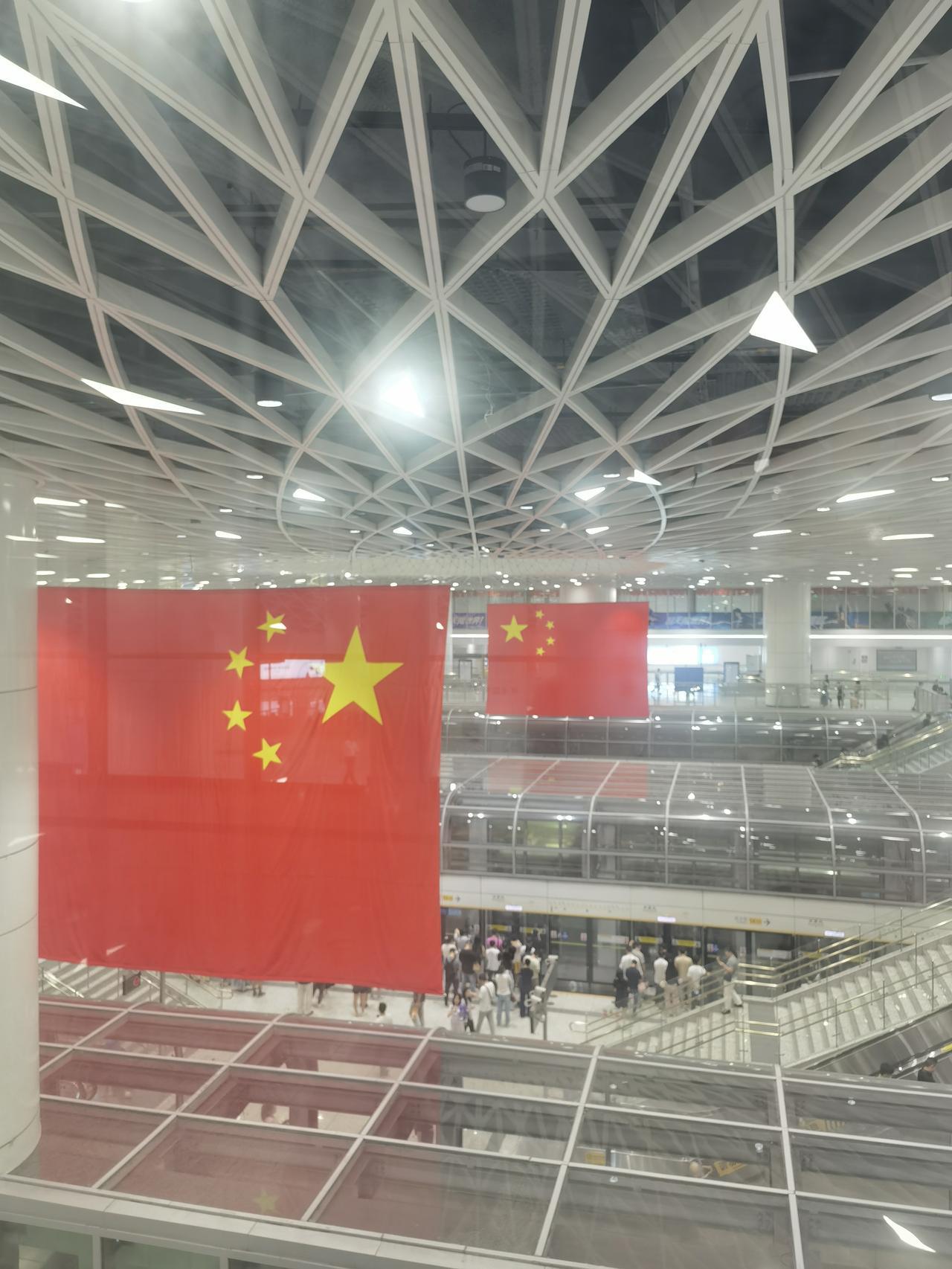 标题：万科解危三步走
身为万科大股东的深地铁，若想达成化债、“增肌减肥”、恢复元