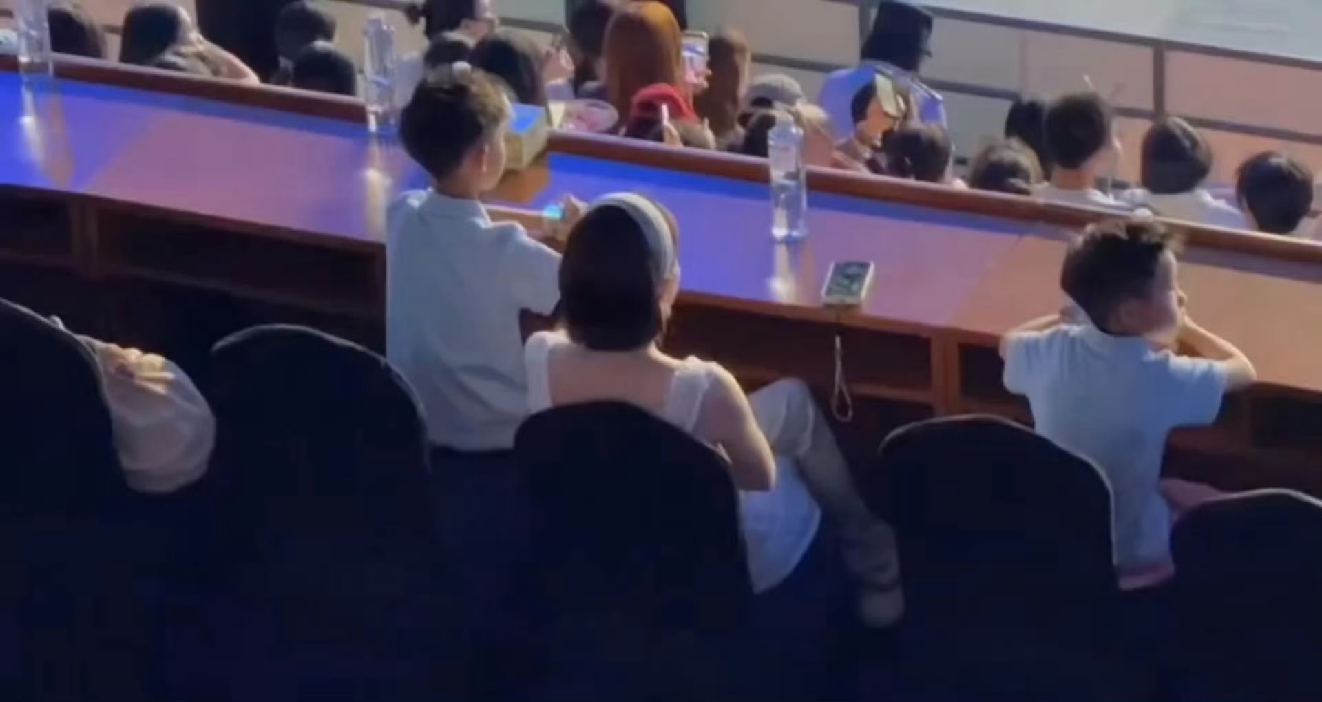 马龙妻子儿子现场观赛马龙 参赛因为孩子想看 马龙搭档许昕在长沙举行的2026全国