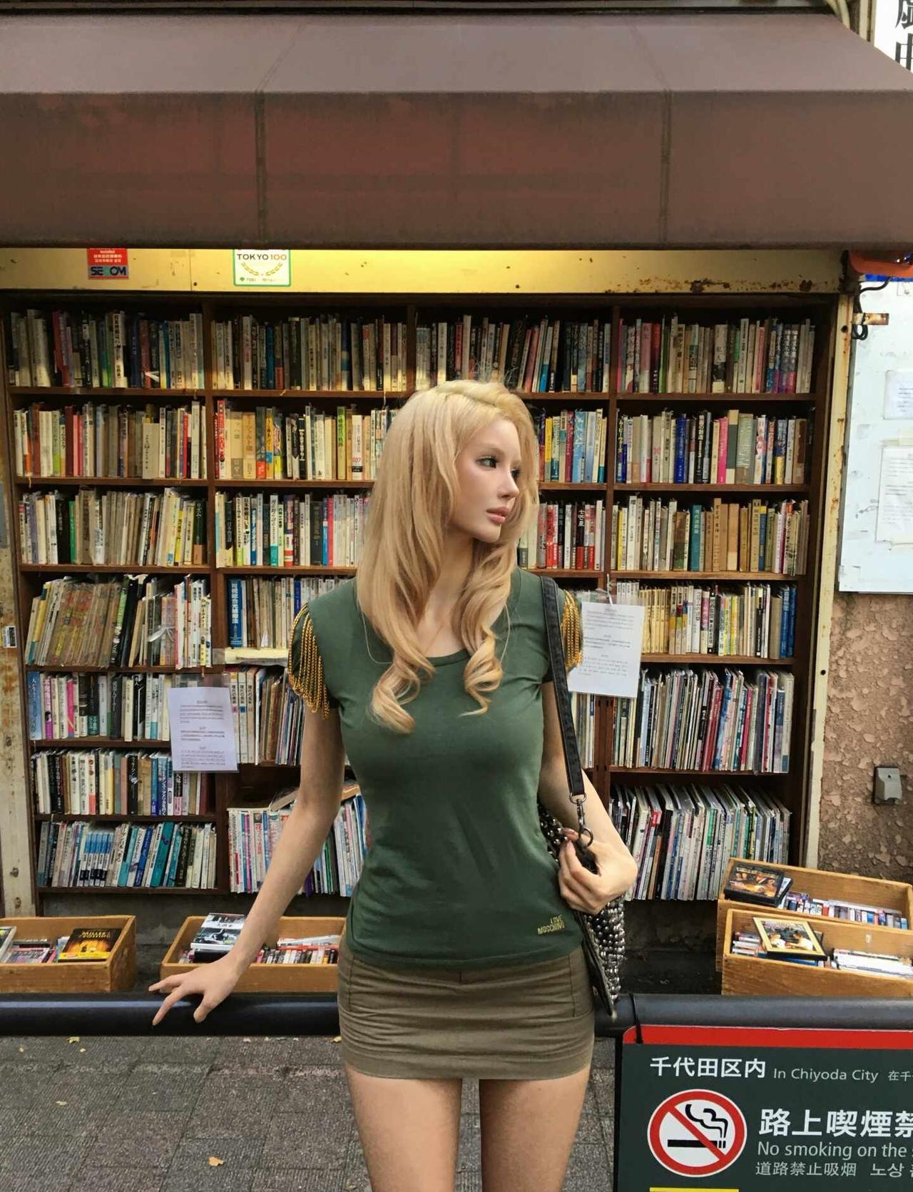 东京陪拍｜神保町📚
和很久没见的宝宝去了神保町古书街的矢口書店 秋天的东京天黑