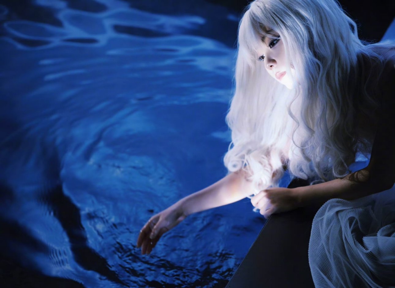 谭松韵向神明偷偷许了个愿，姐姐许的什么愿！松韵美到我失语！！ 