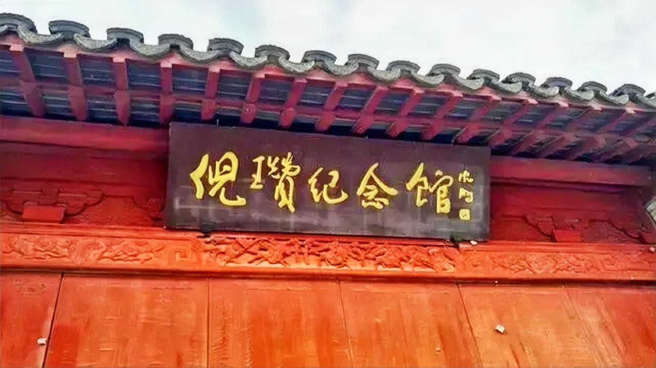 把字写好看需要三年，把字写“不好看”可能需要三十年。这里的“不好看”指的不是“丑