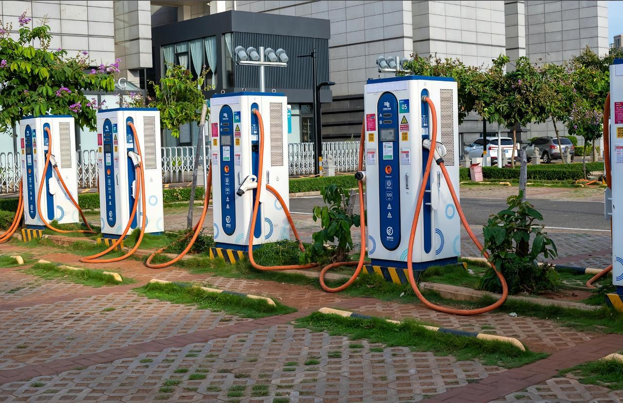 #新能源汽车#关于新能源汽车，网上太多讨论了，我没有开过这类车。不管它用电驱动，