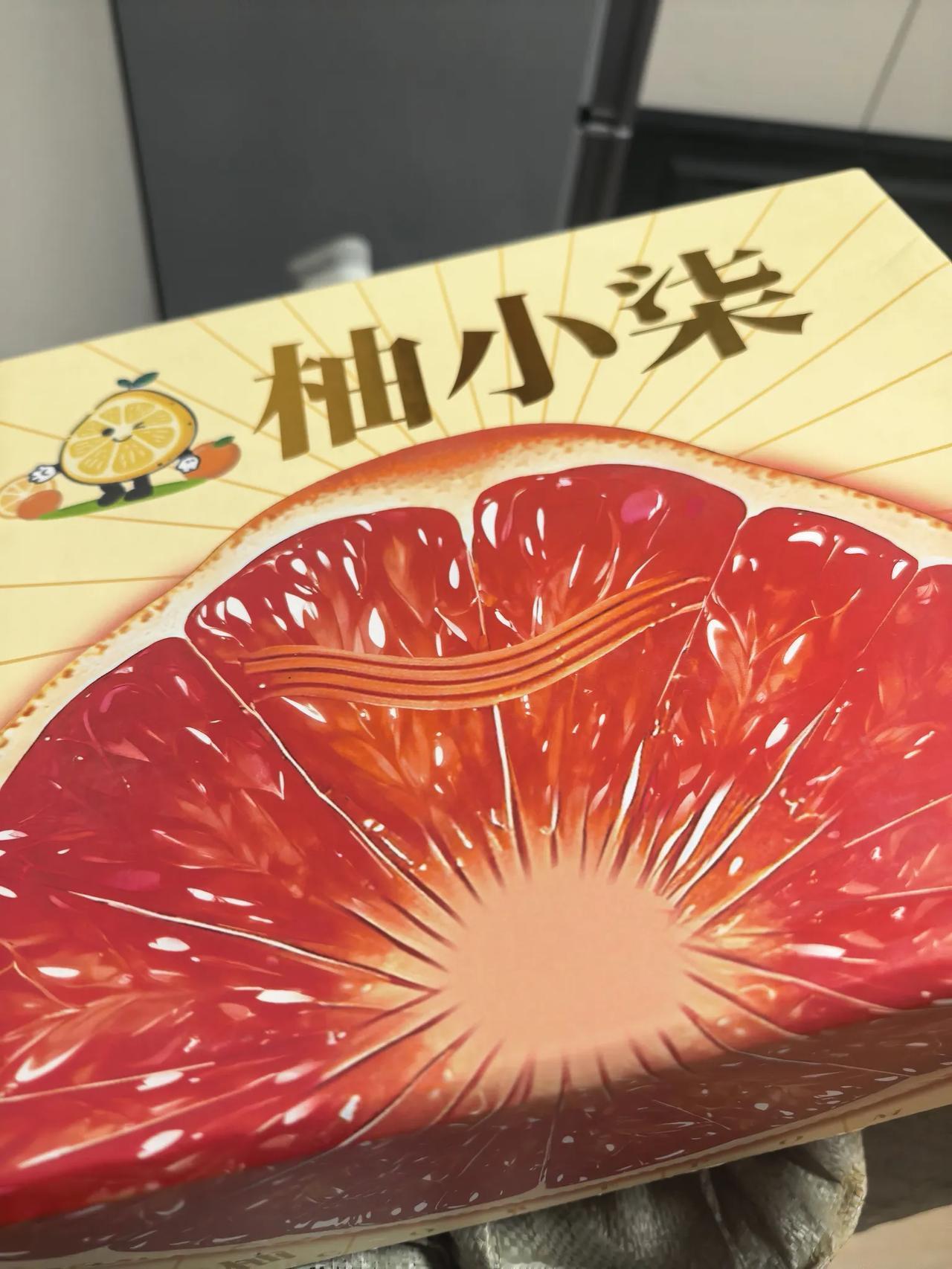 业主给的礼盒，中秋节快来了，今天业主往我车里放了两盒礼。

这算是我过节的福利，