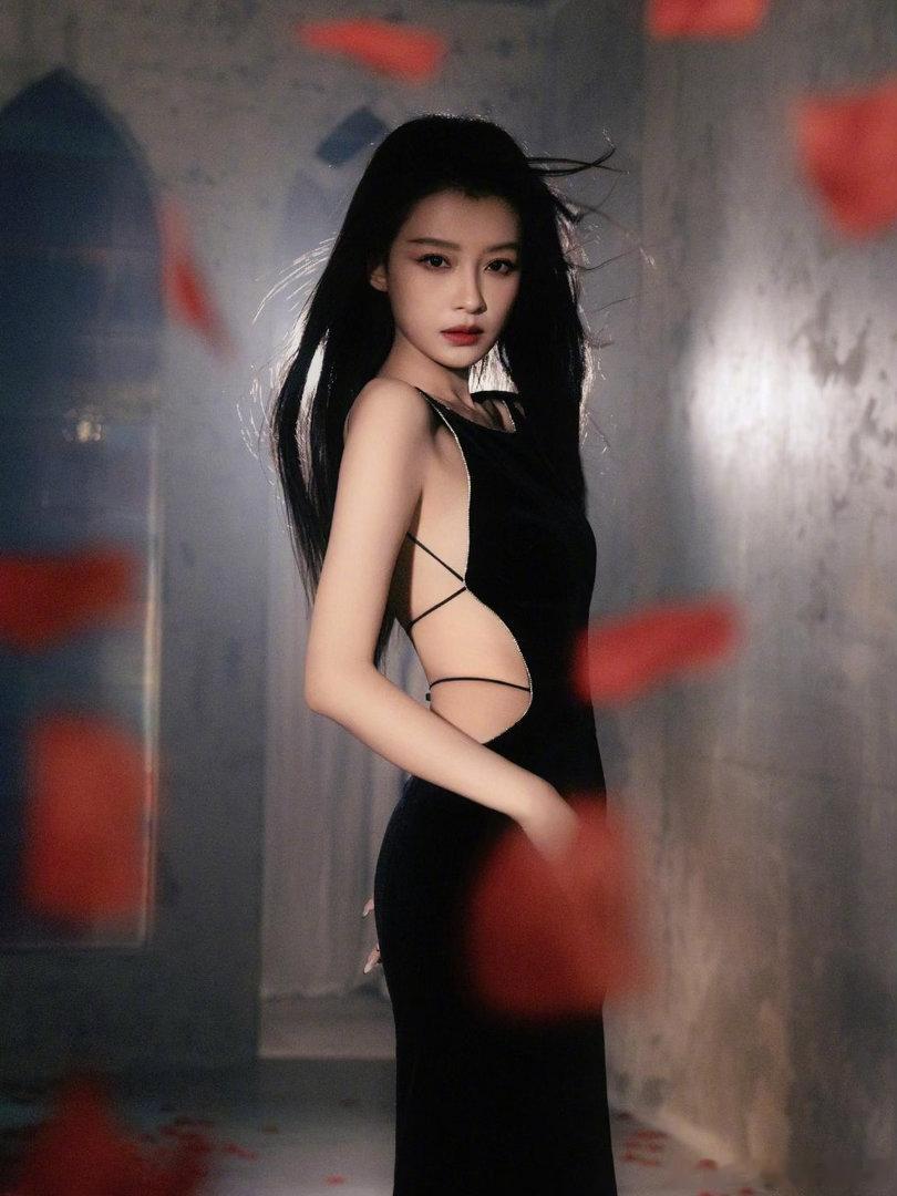 孙怡浪姐谈离婚孙怡在浪姐中坦言和前夫董子健离婚主要原因是婆媳矛盾。婆婆对孙怡生活