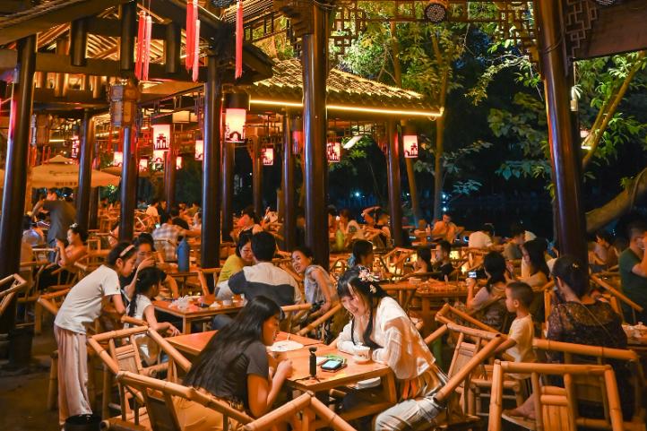 【聚散皆是缘，得失总关情】
        “聚散皆是缘，得失总关情”，这话真说