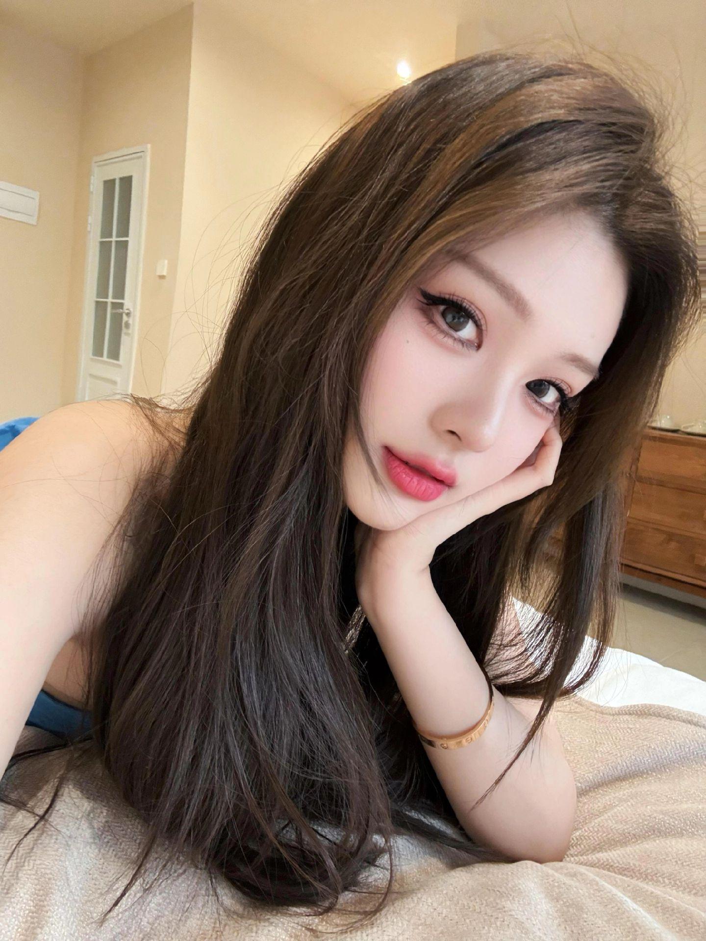 把谎言编织在美丽的童话里
