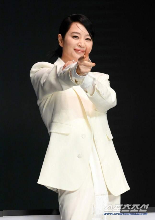 金憓秀[超话] 有望出演Coupang Play新剧现在外遇不是问题 女主角。该