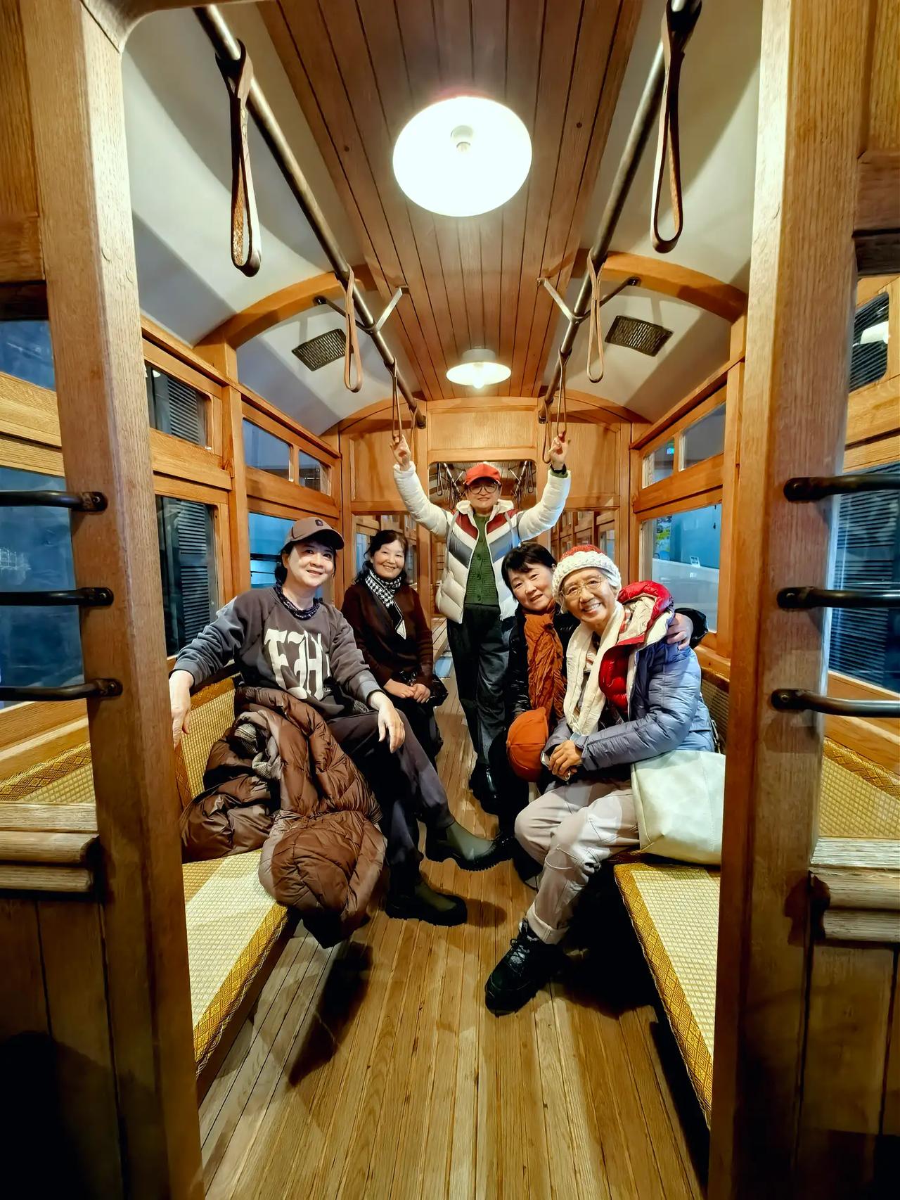 这是我们2024年在北京公交馆参观时拍的照片。馆里面的展览丰富多彩，给我们留下了