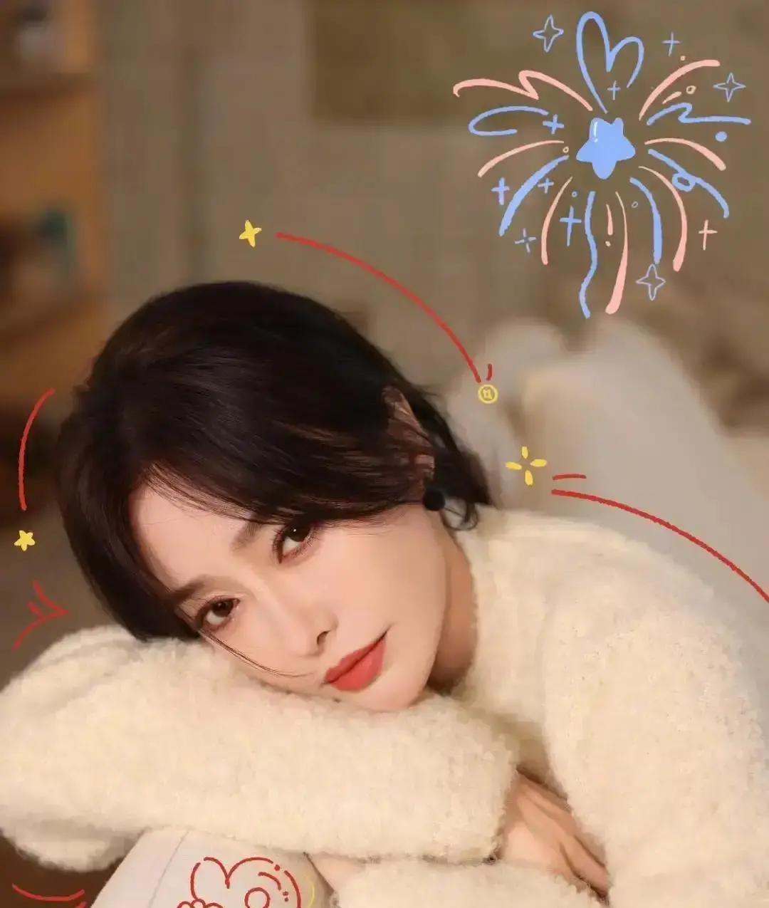 袜子攒两周，脚气找上门
 
秦岚在冰岛被拍，行李箱塞满同款棉袜。网友扒出她录节目