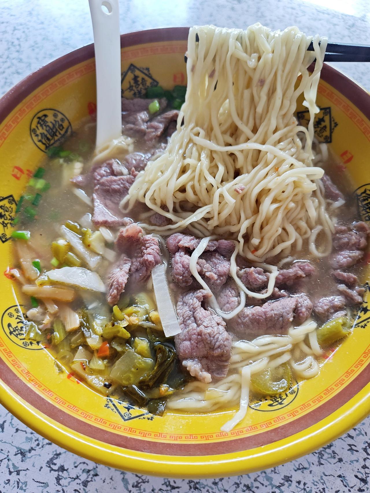午餐，清远，连州星子牛肉面，大份20，先不说好不好吃，特别咸口，我自己做饭多了之