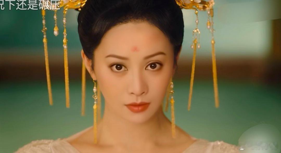 杨紫是我心目中的大王姬！就喜欢，要不是她出演，我估计都不看长相思。 ​​​