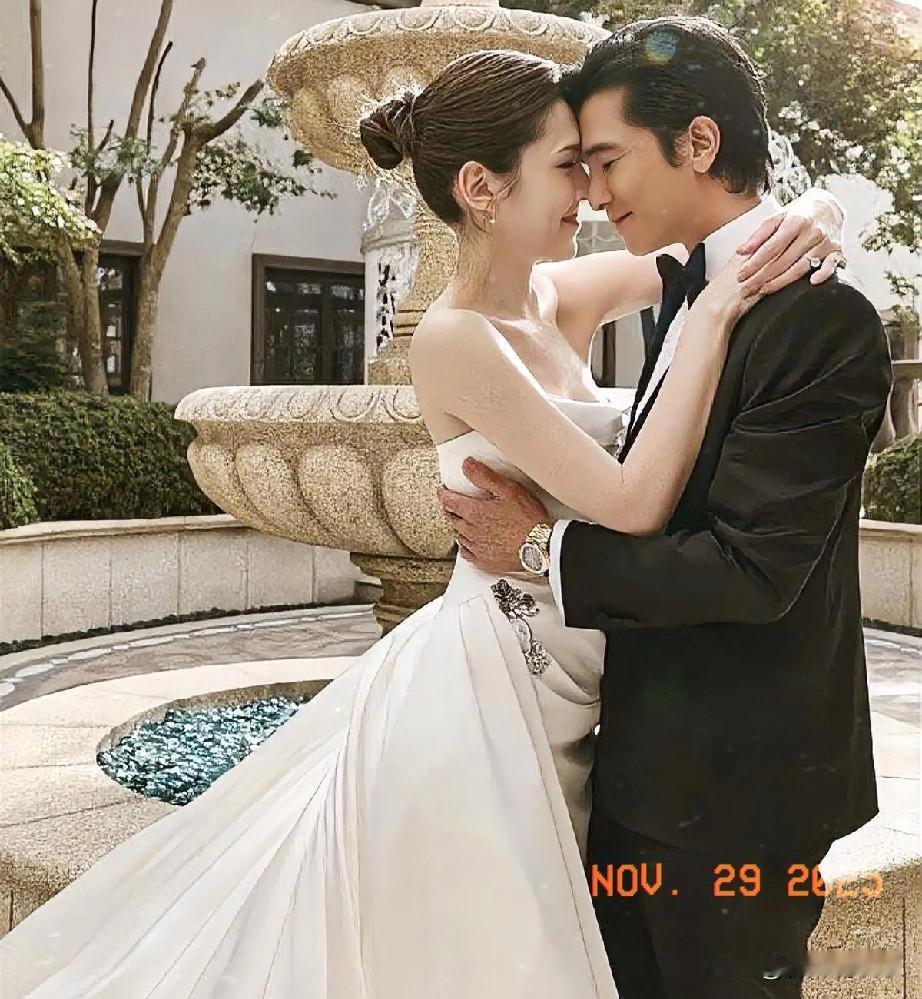 邱泽许玮甯梦幻婚礼：星空花海中的爱之童话

2025年11月28日，邱泽与许玮甯