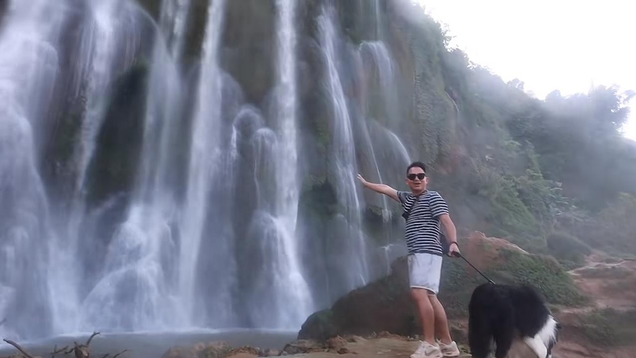 阿龙的旅行屡屡无端遭受非议，其实是被动触发了招黑的特殊buff。

平日里我并不