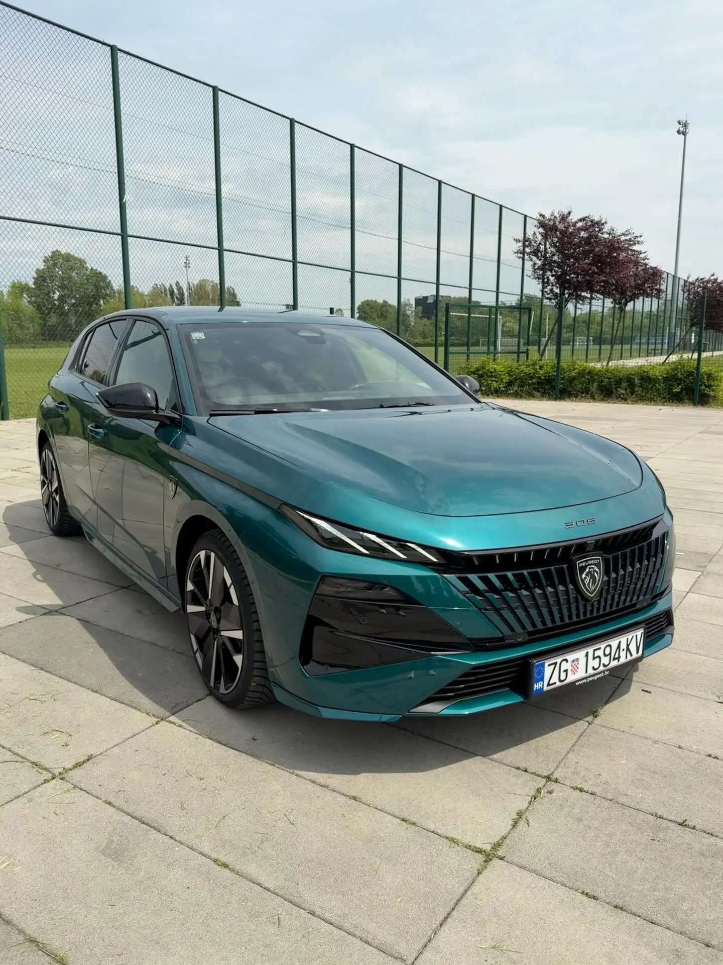2026款标致308 1.2升 PureTech 轻混发动机 / 14...