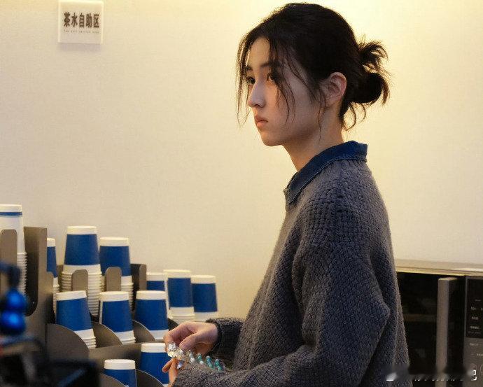 集合监督张子枫穿袜子秋雪漫过的冬天名场面的关注点跑偏！周遇安撒娇邀饭超甜，可大家