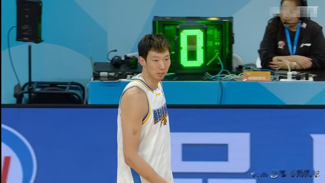 北京北汽超级球星周琦的罚球真是太烂了！在今天北京北汽客场挑战宁波町渥的比赛中，目