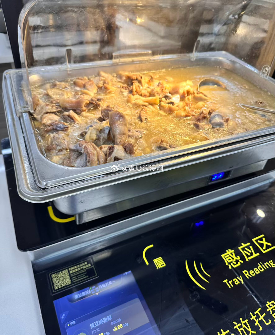 燃烧的陀螺仪  今天的菜也不错，大馄饨，小馄饨，各种浇头的面🍜都有