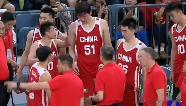 不认同7月3日中国若输日本郭教练就下课
原因是：7月3日中国男篮主场战日本，有球