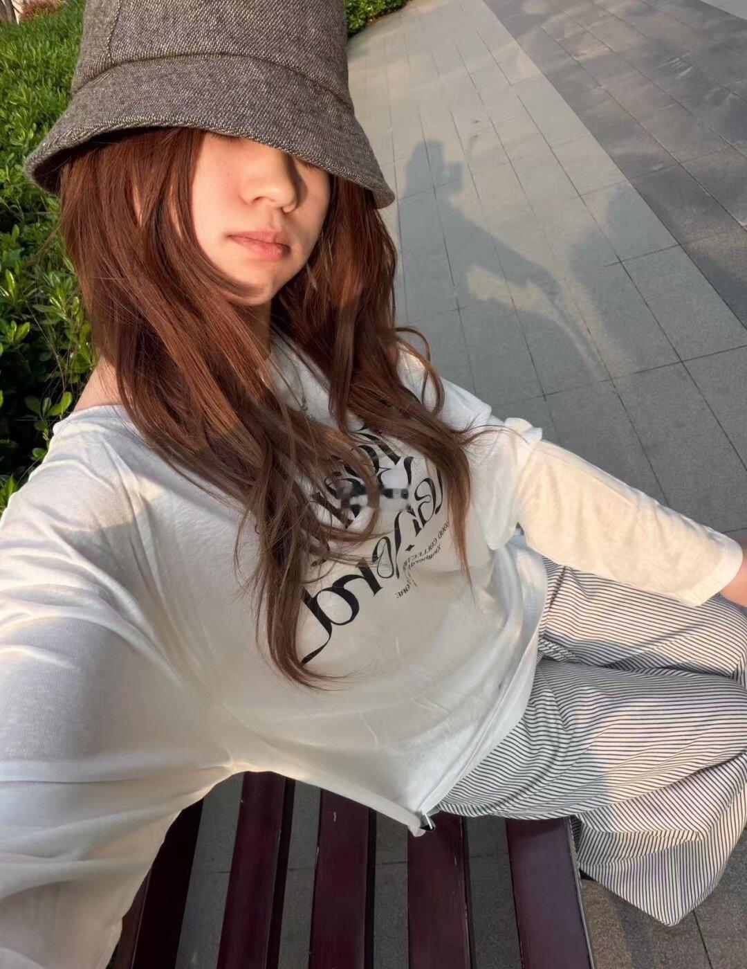软乎乎白罩衫，承包我一整个夏天
罩衫穿搭 白罩衫 条纹阔腿裤 松弛感穿搭 韩系慵